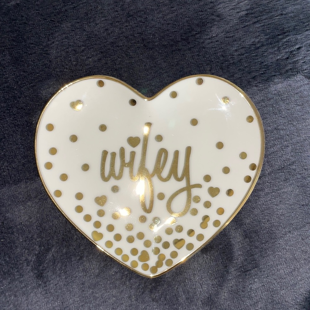 “Wifey” jewelry holder
